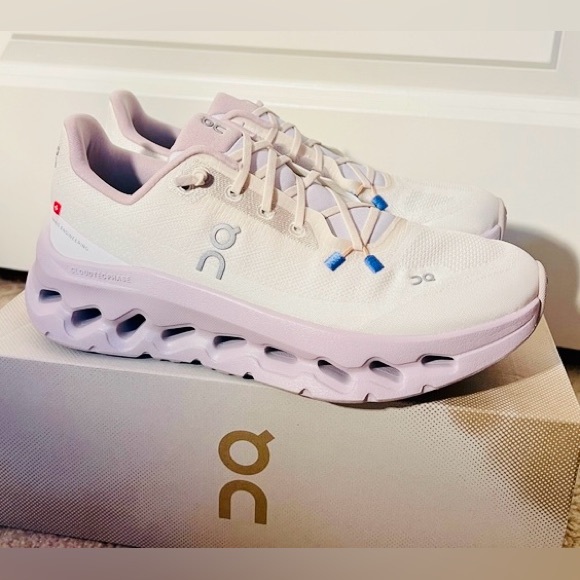 On Running Shoes - NEW! On Running Cloudtilt Women's Sneakers Sand & Lavender Sz 9